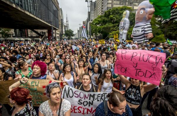 Au Brésil, de grandes manifestations populaires ont eu lieu cette année 
pour protester contre la violence à l’égard des femmes. ©Cris 
Faga/NurPhoto

