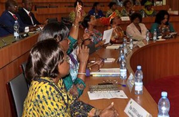 La Côte d'Ivoire compte aujourd'hui 24 femmes sur un total de 
255 parlementaires, soit 9,4 %, un chiffre bien inférieur à la moyenne 
régionale de l'Afrique qui est de 22,5 %. ©UIP

