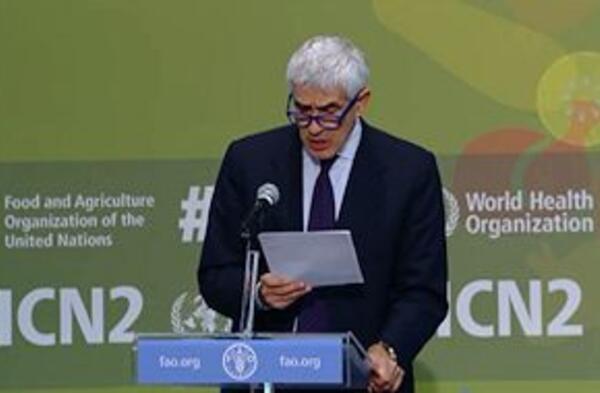 IPU´s Honorary President Pier Ferdinando Casini stressed the elimination of 
all kinds of malnutrition “is an imperative which spares no country and 
must be achieved within our life time.” ©FAO

