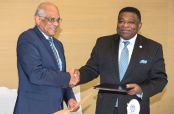 IPU Secretary General Martin Chungong and Egyptian Speaker Ali Abd Elall Sayed Ahmed have signed an agreement on future cooperation.