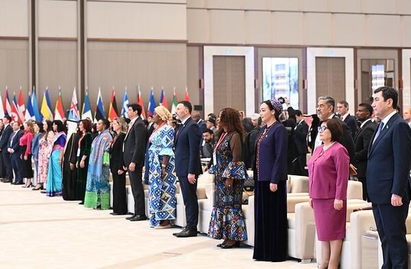 ビジネス・経済 Development of Parliamentarism in MIW Ministry | BMZ