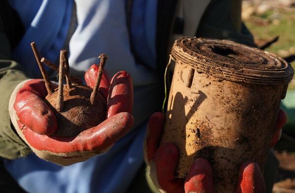 The IPU encourages parliaments to approve ratification of the Anti-Personnel Mine Ban Convention. © Fariq Faraj Mahmood/Anadolu/AFP