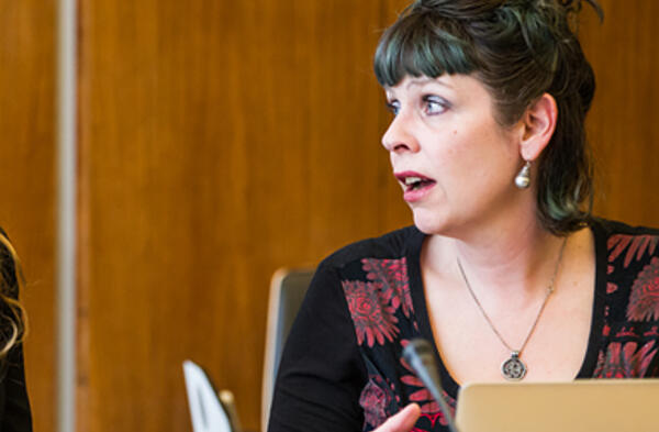 *Birgitta */Jónsdóttir/* : "Ce que je recherche avant tout ce sont des 
solutions juridiques mondiales qui permettent de garantir la protection de la 
vie privée dans les espaces numériques".*//


