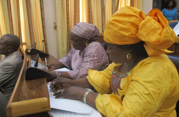 Des femmes parlementaires participent au séminaire de renforcement de la 
capacité du personnel parlementaire à rédiger des propositions de 
lois. ©Ibrahima Diane

