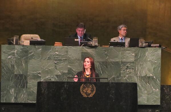 La Présidente de l'UIP, Gabriela Cuevas, devant l'Assemblée 
générale. © Carolina Guardiola

