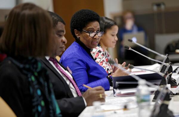 Les orateurs lors du lancement de la Feuille de route pour l’égalité 
substantielle : 2030. © ONU Femmes/Ryan Brown

