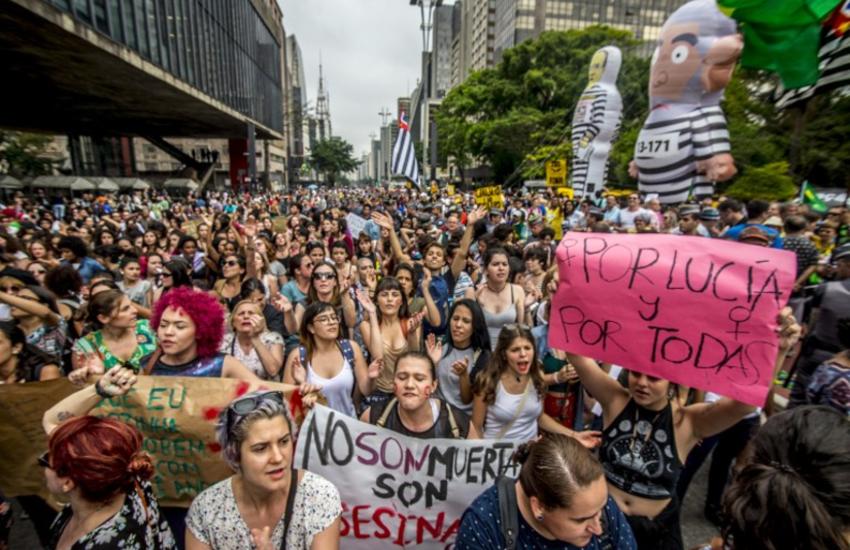 Au Brésil, de grandes manifestations populaires ont eu lieu cette année 
pour protester contre la violence à l’égard des femmes. ©Cris 
Faga/NurPhoto

