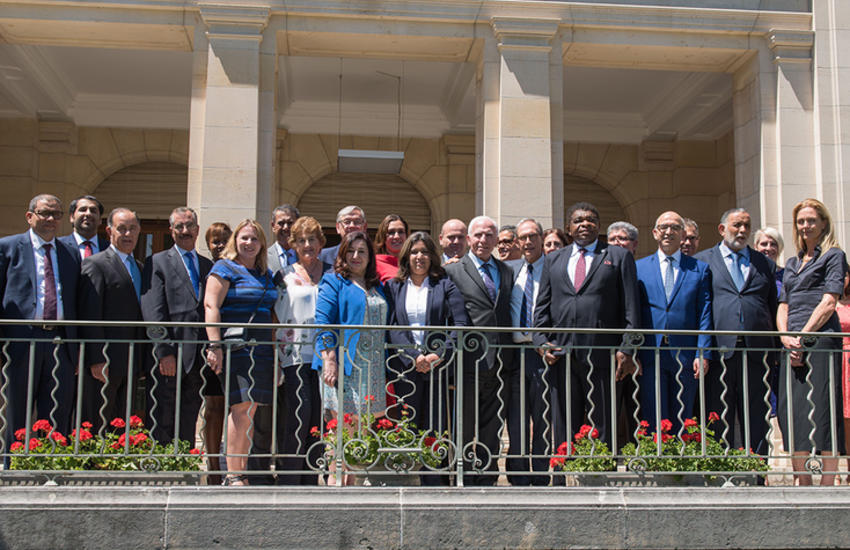 Les membres du Comité de l’Union interparlementaire sur les questions 
relatives au Moyen-Orient se sont réunis à Genève les 6 et 7 juillet afin 
de trouver des solutions innovantes aux problèmes régionaux de gestion de 
l’eau.  ©UIP/Jorky

