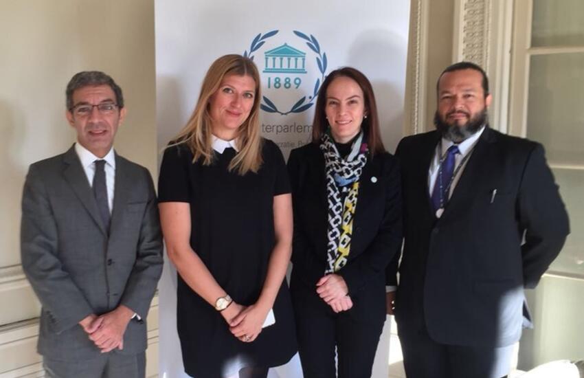 La nouvelle Présidente de l'UIP, Mme Gabriela Cuevas Barron a rencontré 
Beatrice Fihn, Directrice de la Campagne internationale pour abolir les armes 
nucléaires (ICAN). © IPU/Gabriela Cuevas Barron

