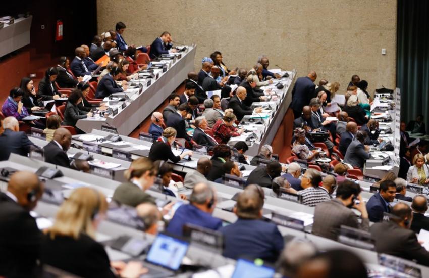 Près de 750 parlementaires du monde entier ont uni leurs voix pour condamner 
la discrimination et les violences dont sont victimes les réfugiés et les 
migrants à la 138ème Assemblée de l’Union interparlementaire (UIP) à 
Genève. © IPU


