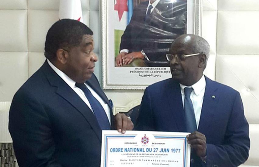 Prime Minister of Djibouti Abdoulkader Kamil Mohamed presents IPU Secretary General Martin Chungong with the National Order of 27th of June