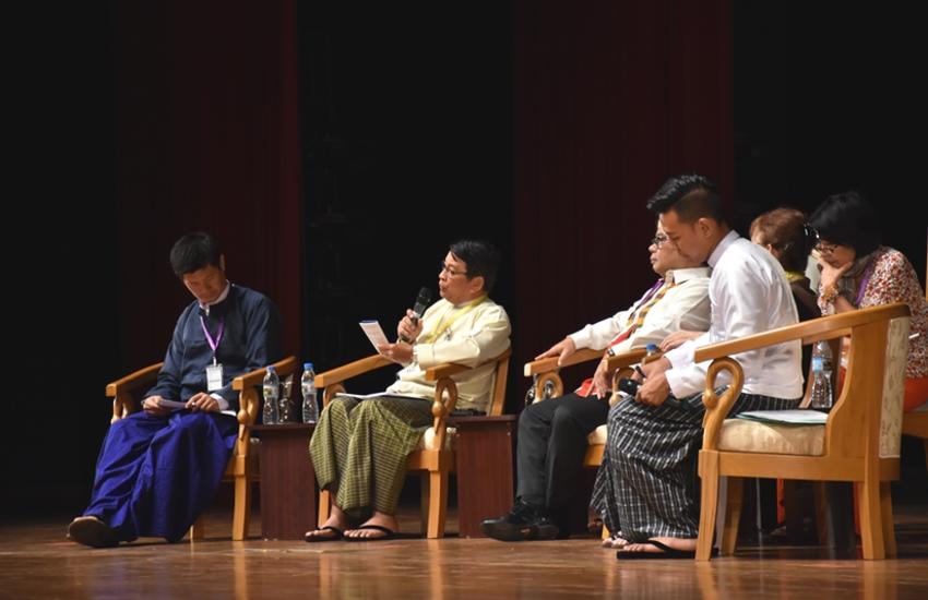 Une discussion sur les droits  de l’homme lors du séminaire. ©Parlement 
du Myanmar

