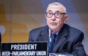 Le Président de l’UIP, Abdelwahad Radi, conduisant les débats sur 
l’avenir de la démocratie. ©UIP/G. Fortunato, 2014

