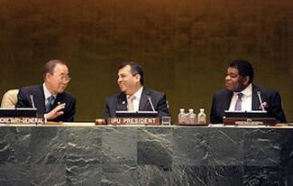 M. Saber Chowdhury, Président de l’UIP, et M. Martin Chungong, Secrétaire 
général de l’UIP, ont souhaité la bienvenue à M. Ban Ki-moon, 
Secrétaire général de l’ONU.©UIP

