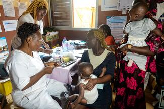 A health clinic in Cameroon. © Kepseu/Xinhua/AFP