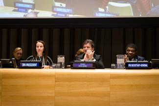 La Présidente de l'UIP, Gabriela Cuevas Barron, le Président de 
l'Assemblée générale des Nations Unies, Miroslav Lajčák et 
le Secrétaire général de l'UIP, Martin Chungong, à l'Audition 
parlementaire. © Joel Sheakoski

