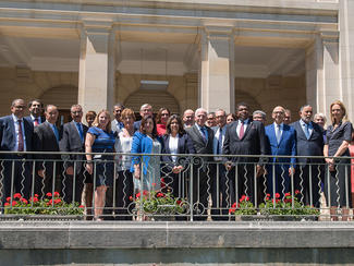 Les membres du Comité de l’Union interparlementaire sur les questions 
relatives au Moyen-Orient se sont réunis à Genève les 6 et 7 juillet afin 
de trouver des solutions innovantes aux problèmes régionaux de gestion de 
l’eau.  ©UIP/Jorky

