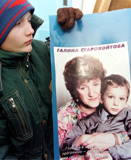 Galina Starovoitova a été assassinée. Ses meurtriers voulaient ainsi 
l'empêcher de poursuivre ses activités politiques. ©Reuters/Alexander 
Demianchuk

