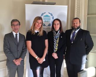 La nouvelle Présidente de l'UIP, Mme Gabriela Cuevas Barron a rencontré 
Beatrice Fihn, Directrice de la Campagne internationale pour abolir les armes 
nucléaires (ICAN). © IPU/Gabriela Cuevas Barron

