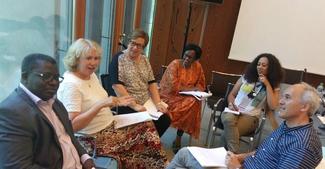 Des participants partagent leurs idées lors de la réunion du groupe 
d’experts. ©Socé Sene


