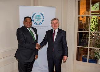 Martin Chungong, IPU Secretary General, and Viktoras Pranckietis, Speaker of Lithuanian Parliament. 