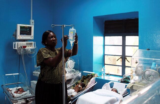 South Sudan nurse with babies