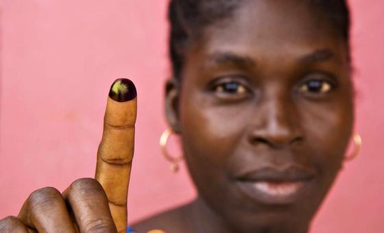 Woman holding up an inked finger / © Joseph Penney / Reuters
