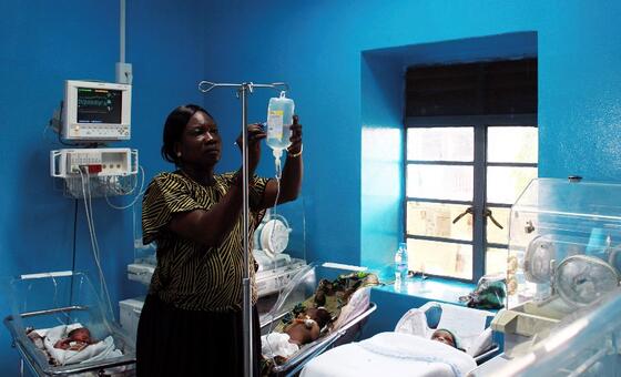 South Sudan nurse with babies